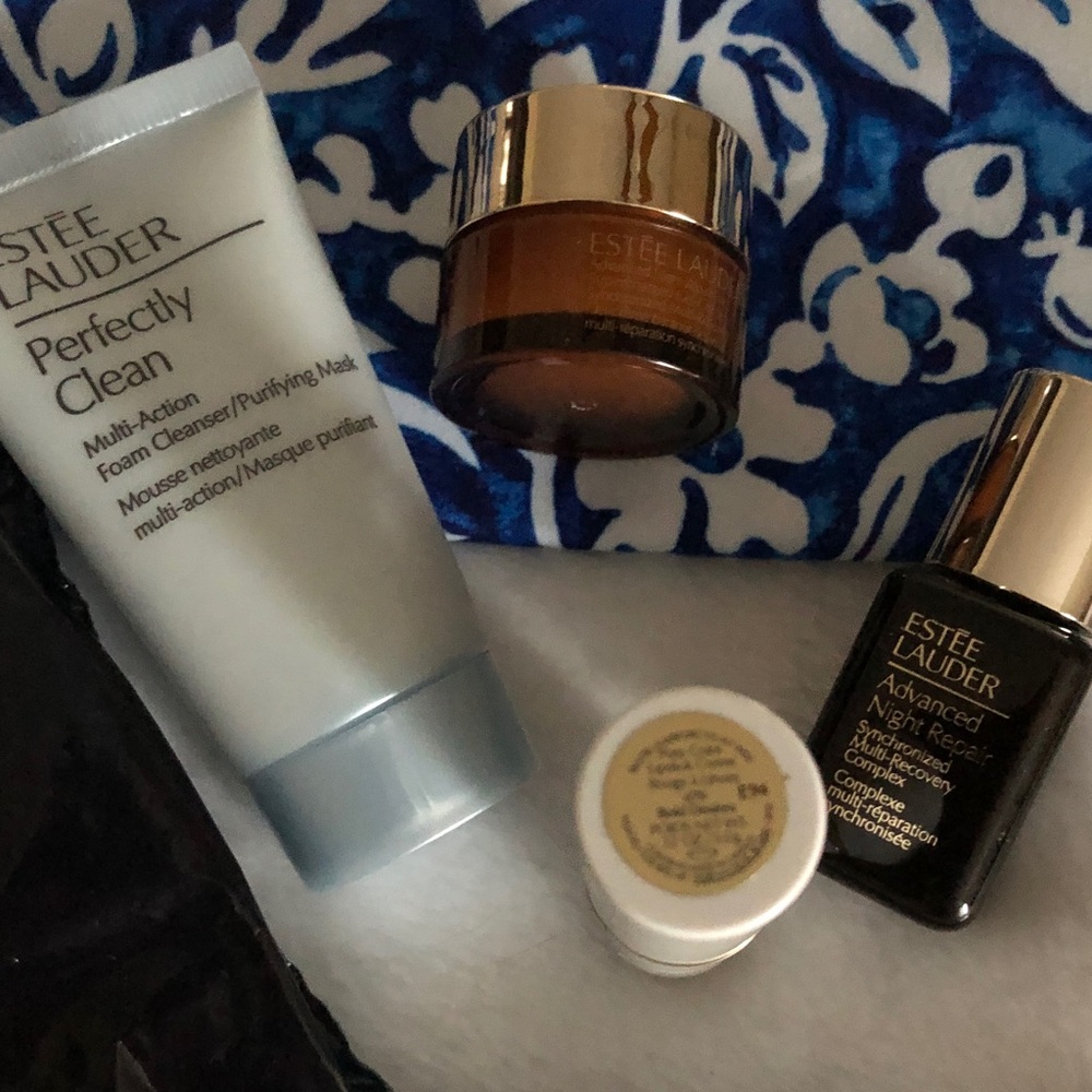 Estee Lauder Skincare Set with Make-Up Bag! Blue Royale & White! New!
